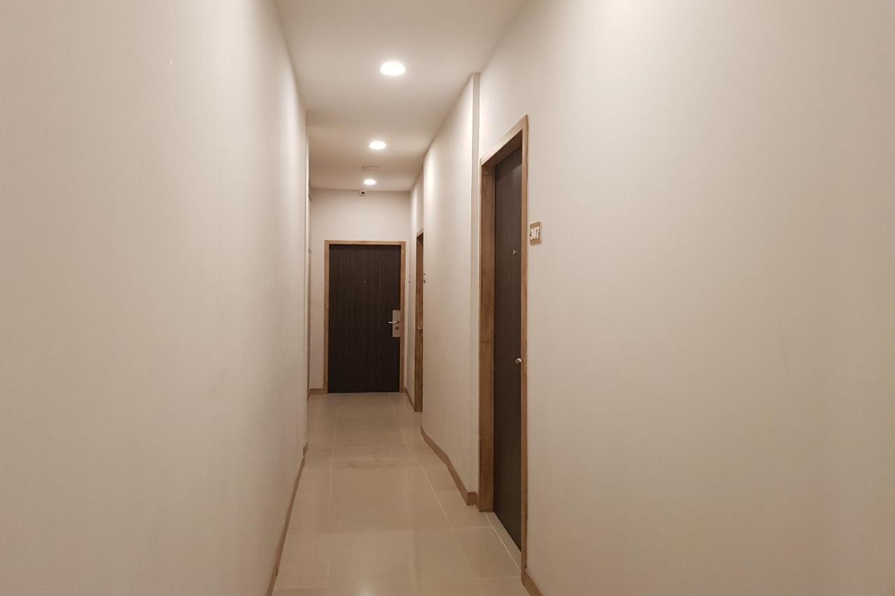 Oyo 90015 Platinum Guest House Medan Exterior foto