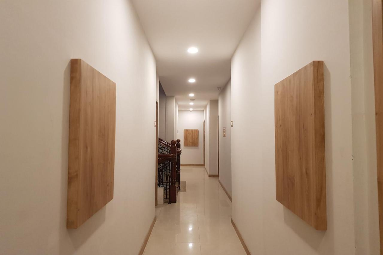 Oyo 90015 Platinum Guest House Medan Exterior foto