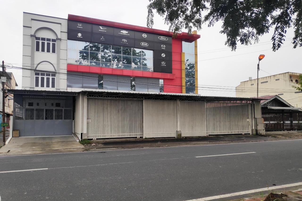 Oyo 90015 Platinum Guest House Medan Exterior foto